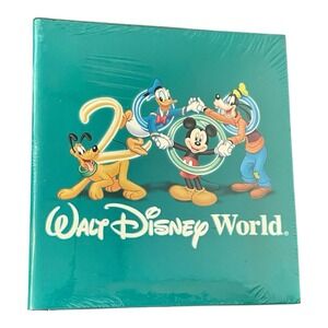Walt Disney World 2000 Celebrate the Future Hand in Hand Green Photo Album